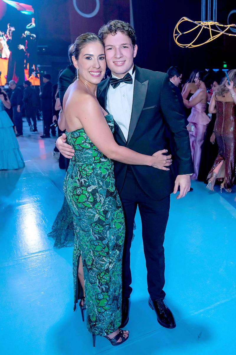 Desfile de Padres e Hijos en la gala de graduación de la Escuela Internacional Sampedrana 2026