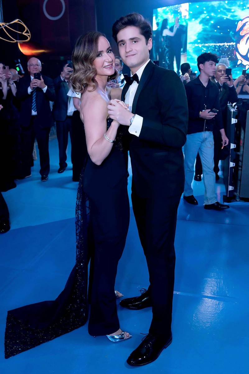 Desfile de Padres e Hijos en la gala de graduación de la Escuela Internacional Sampedrana 2026