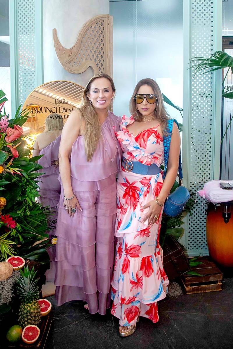  Androlla Mitri y Lorna Knuth.