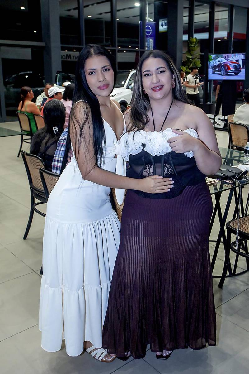 Jennifer Fajardo y Victoria López.