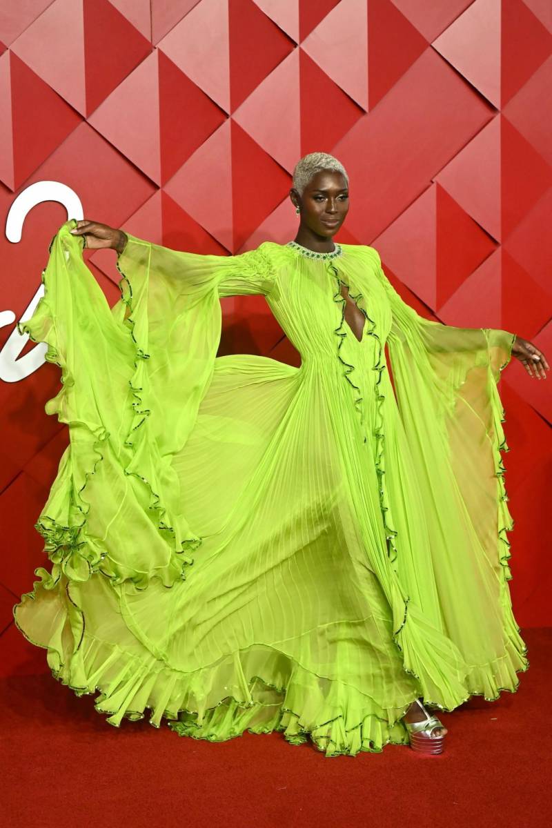 Jodie Turner-Smith con un vestido de Gucci.