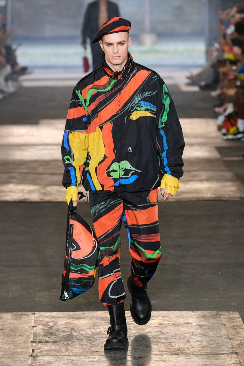 Moschino presenta colección masculina Primavera-Verano 2023