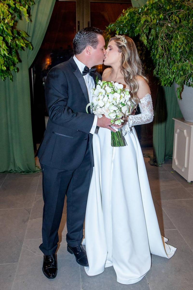 Los felices enamorados Dalto Barrosse y Annie Núñez el día de su boda.