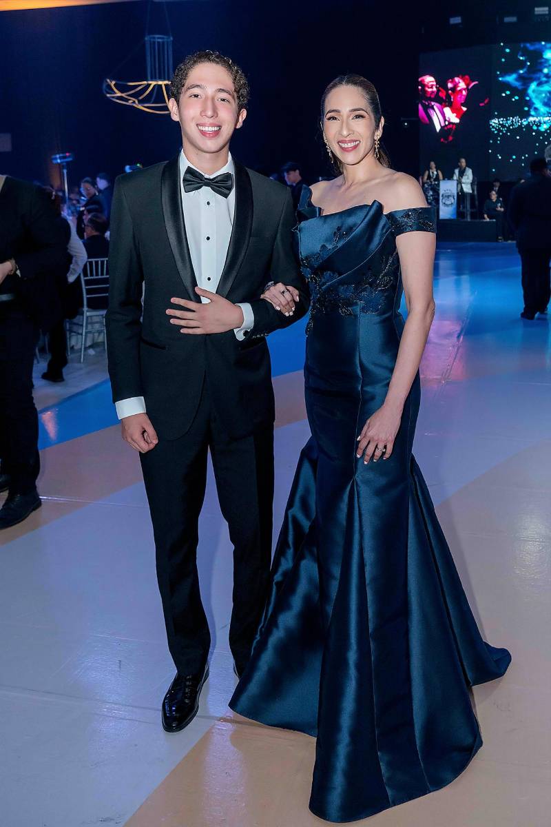Desfile de Padres e Hijos en la gala de graduación de la Escuela Internacional Sampedrana 2026