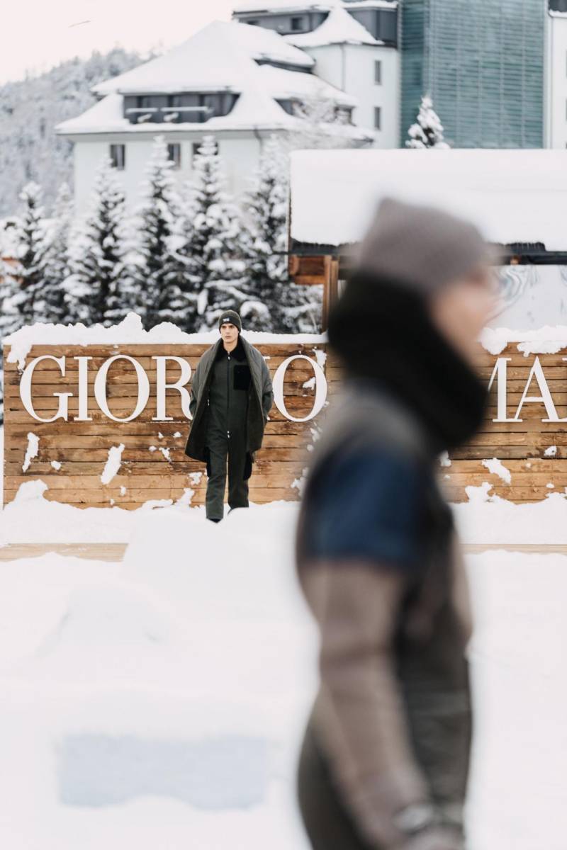 Armani lanza su colección cápsula Neve