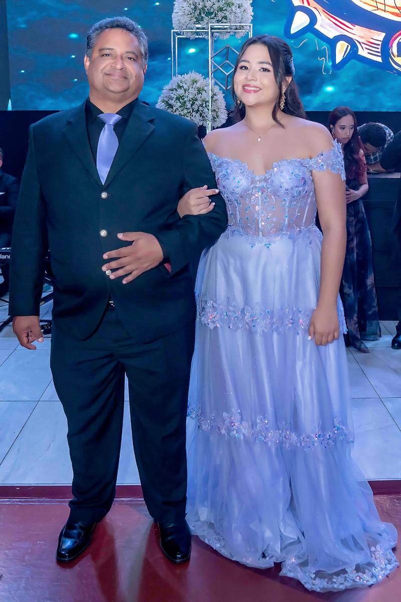 Desfile de Padres e Hijos en la gala de graduación de la Escuela Internacional Sampedrana 2026