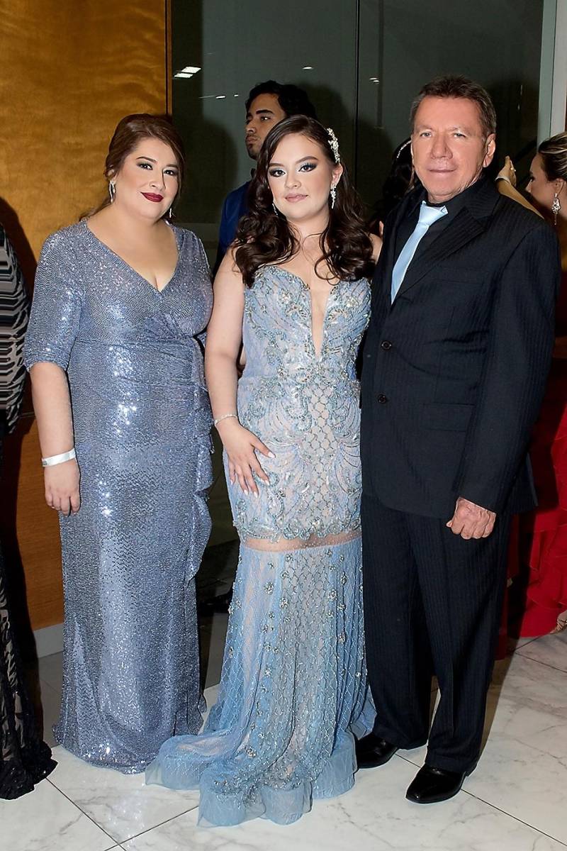 Luz, Sofía y Neptali Hernández.