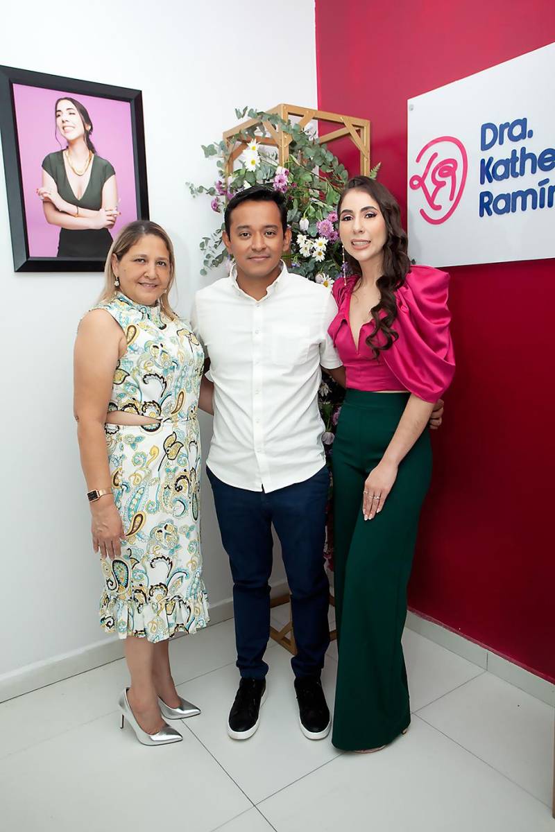 Marlen Guifarro, Carlos Mazariegos y Katherine Ramírez.
