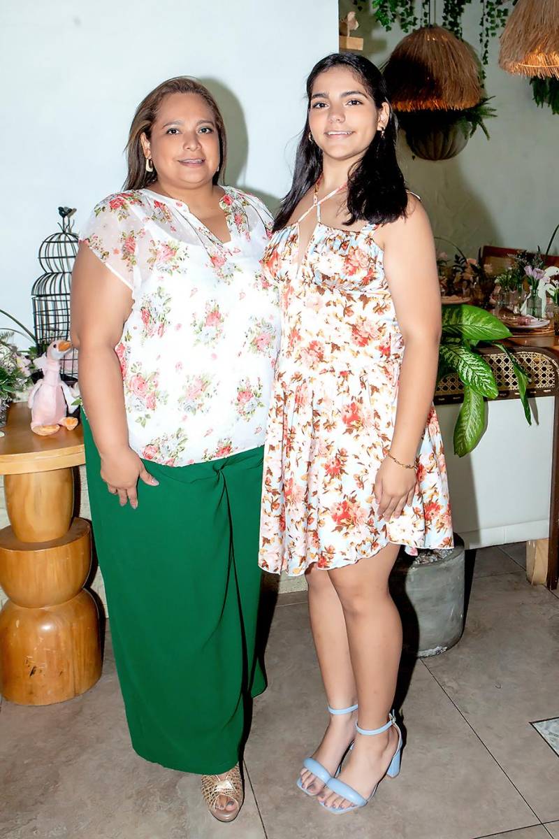 Denia Kawas y su hija.