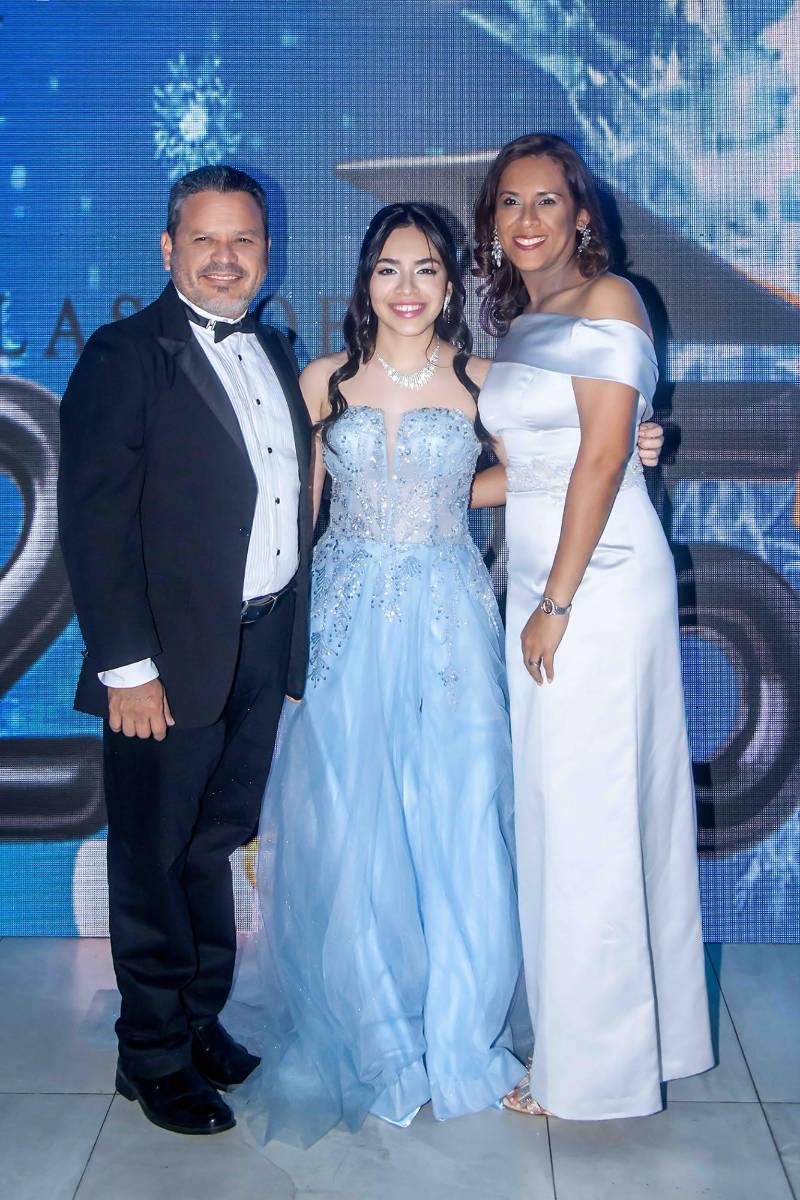Desfile padres e hijos de la prom 2025 de Saint Peter Academy
