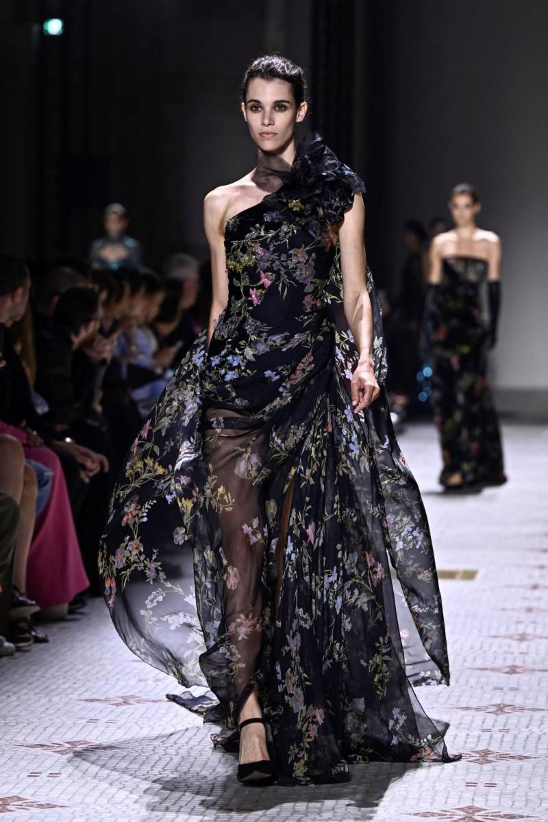 Un sutil estampado floral para un pop de color al largo y frío invierno que se aproxima