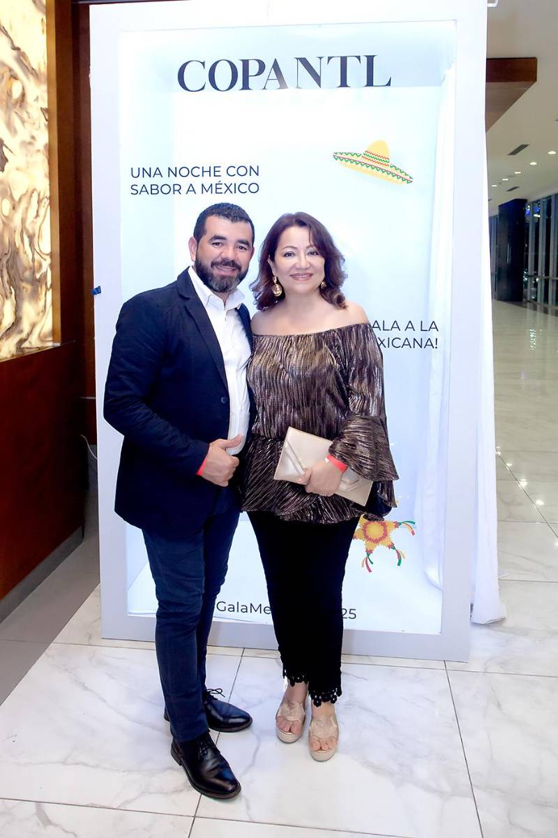 Jubini Flores y Aracely Muñoz.