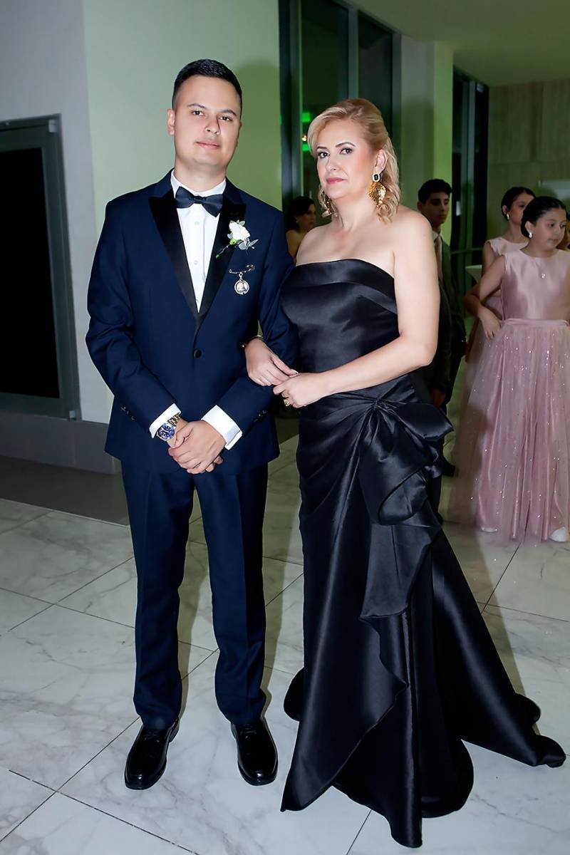 Diego Alejandro Valenzuela y su madre Patricia Romero.