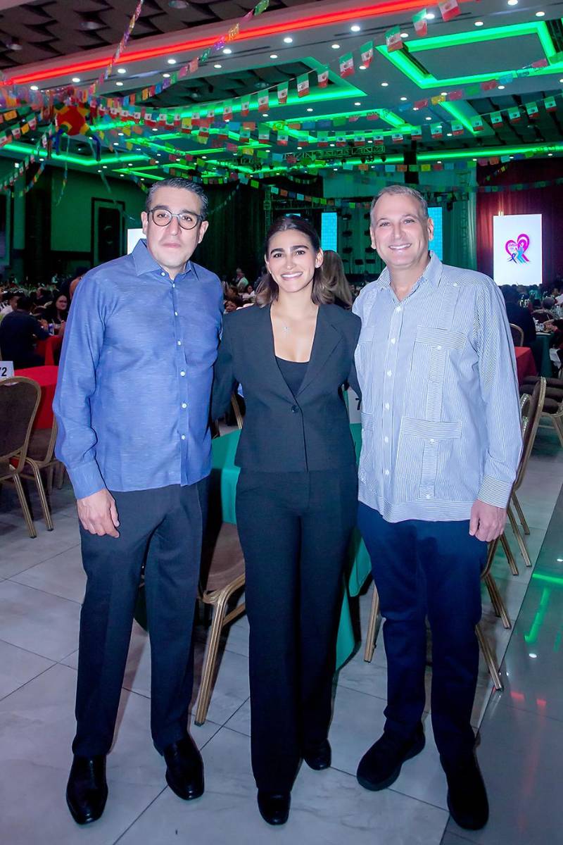 Benjamin Membreño con Nathalia y Luis Larach.