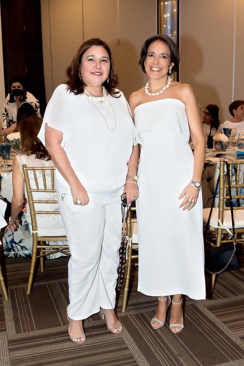 Fotogalería: White party para Claudia Kattán