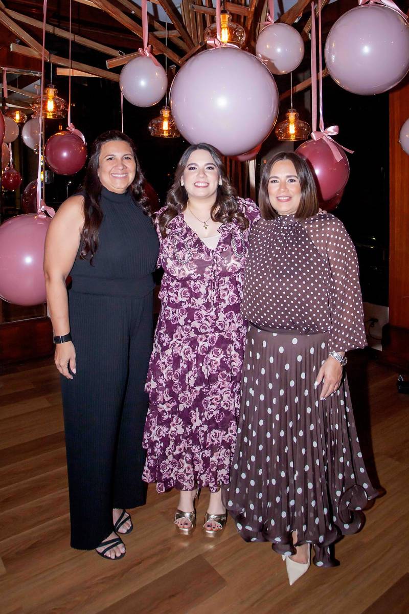 Kathe Fernández, Dominique Marinakys y Julissa Marinakys