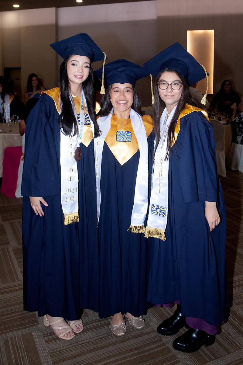 Krizia Borjas, Irma Lara y Alicia Garcia.
