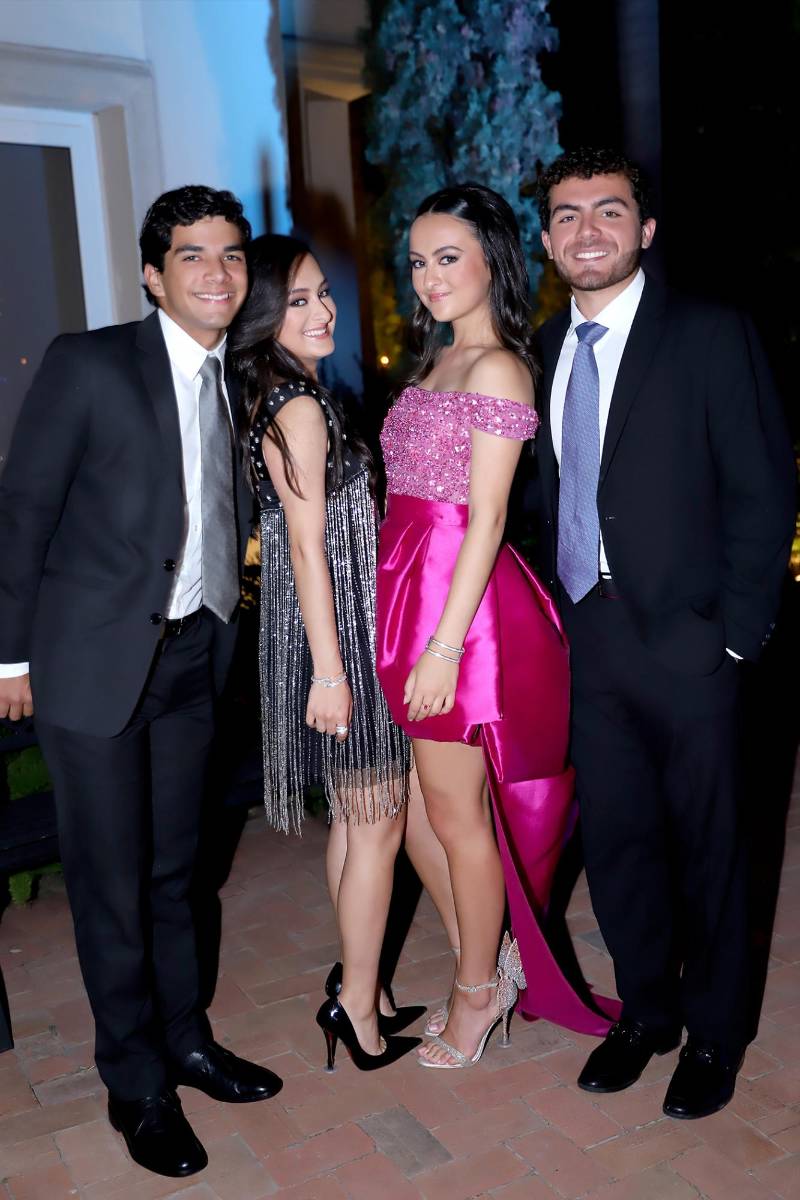 Enrique Paredes, Mía Simón, Michaela Simón y Miguel Ramírez.