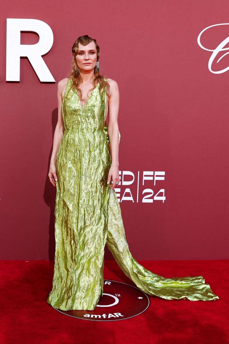 Diane Kruger vistió un maxi dress sin mangas by Prada