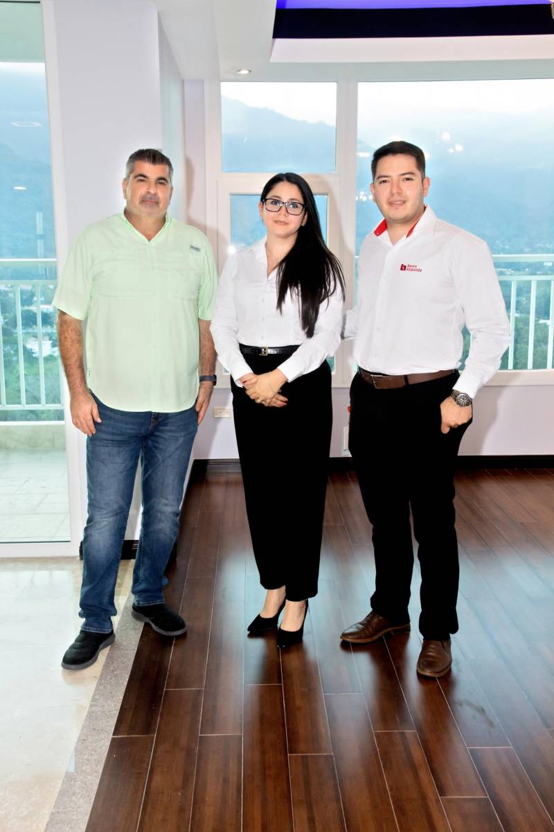 Alex Canahuati, Mariela del Carmen Delgado y Lenin Suazo.