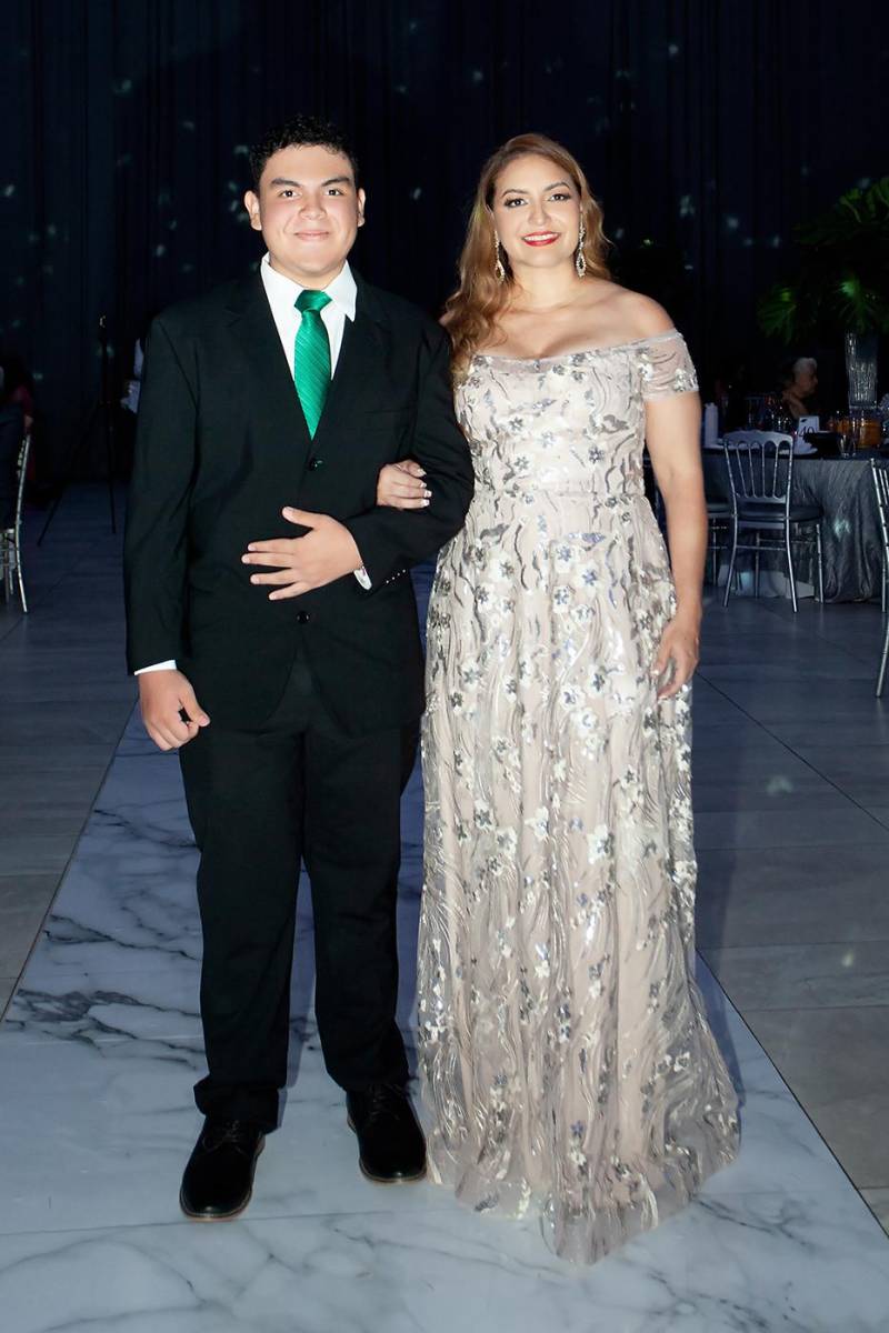  Leonardo Flores y Erika Sánchez