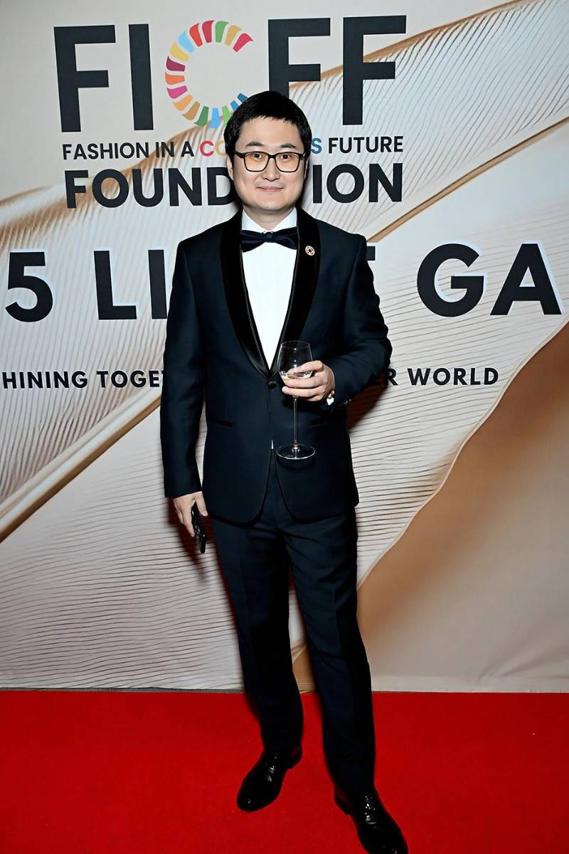 Yitong Qin, fundador y Chairman de Fashion in a Conscious Future Foundation, anfitrión de la gala