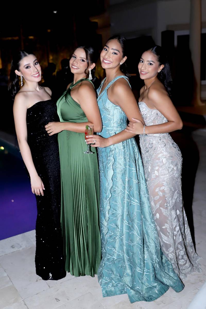 Arianna Catalán, Valería Irías, Sofía Ghadesi y Sarah Ghadesi.