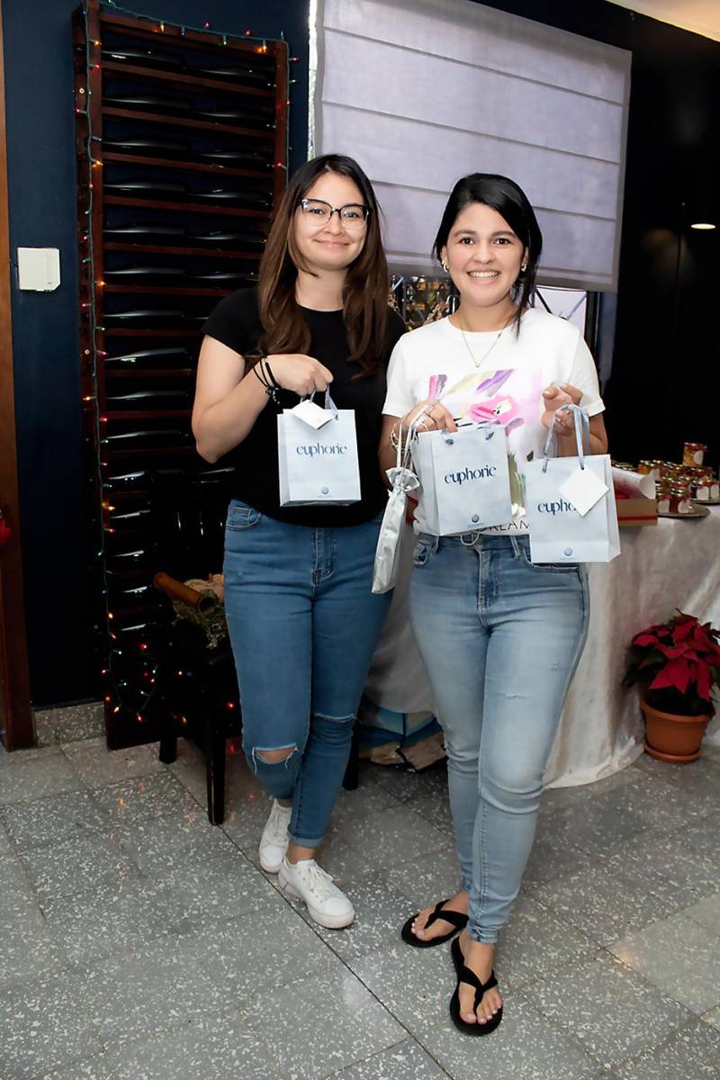Diana Mejía y Zindy Alvarado. 