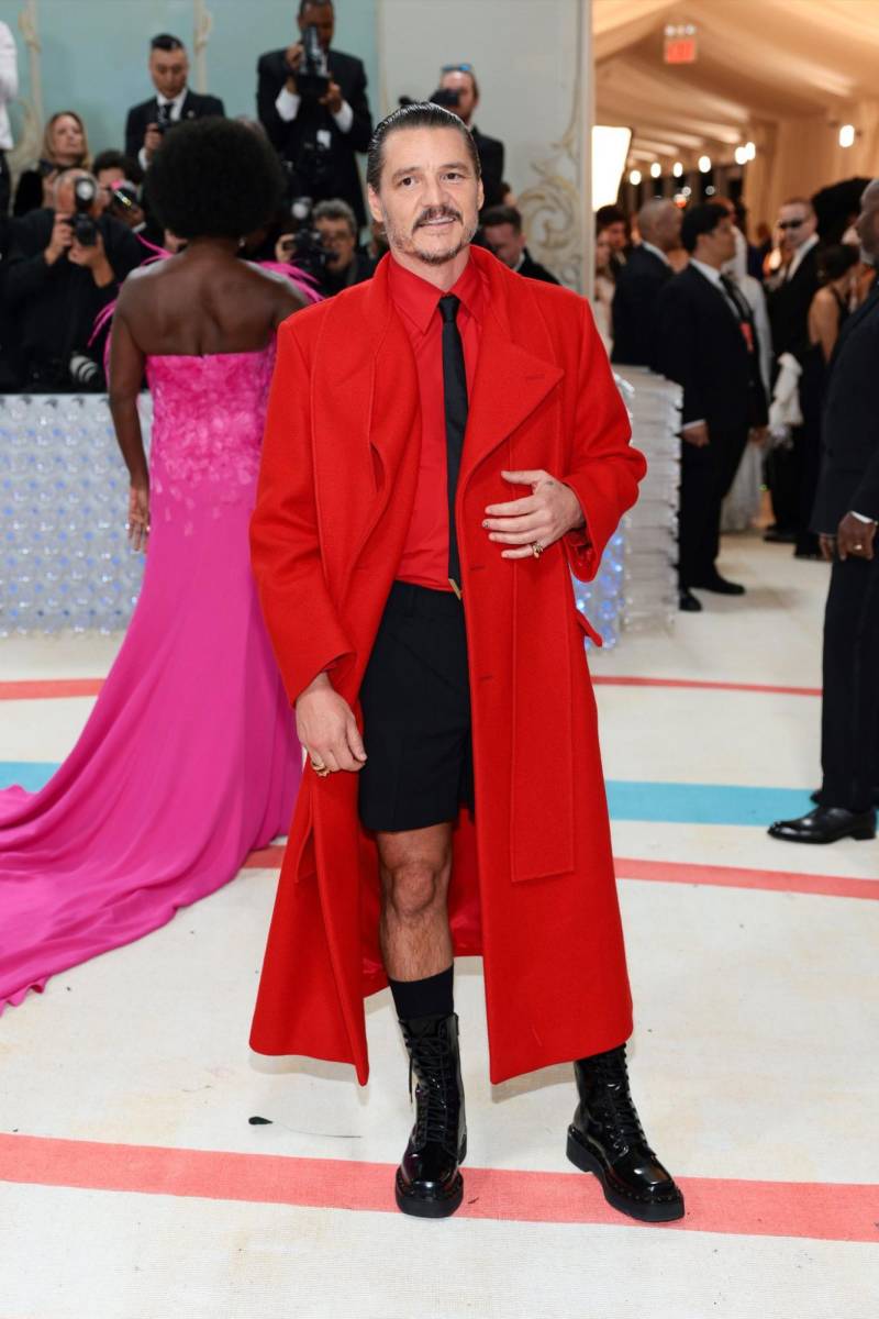 Pedro Pascal en Valentino.