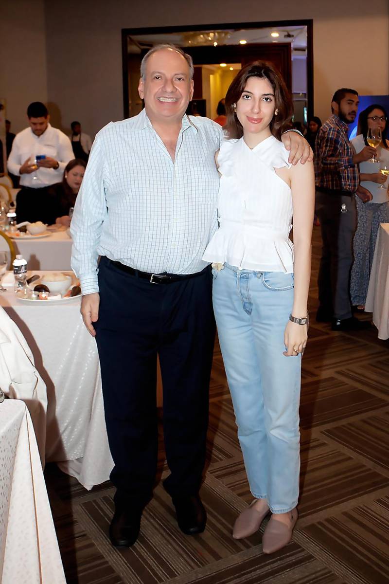 Víctor Kawas y su hija Victoria Kawas