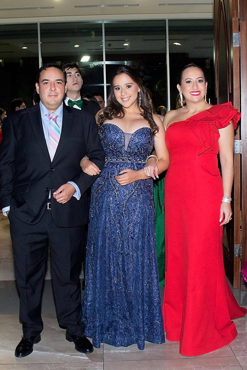 Sergio, Isabella y Marcela Bendana.