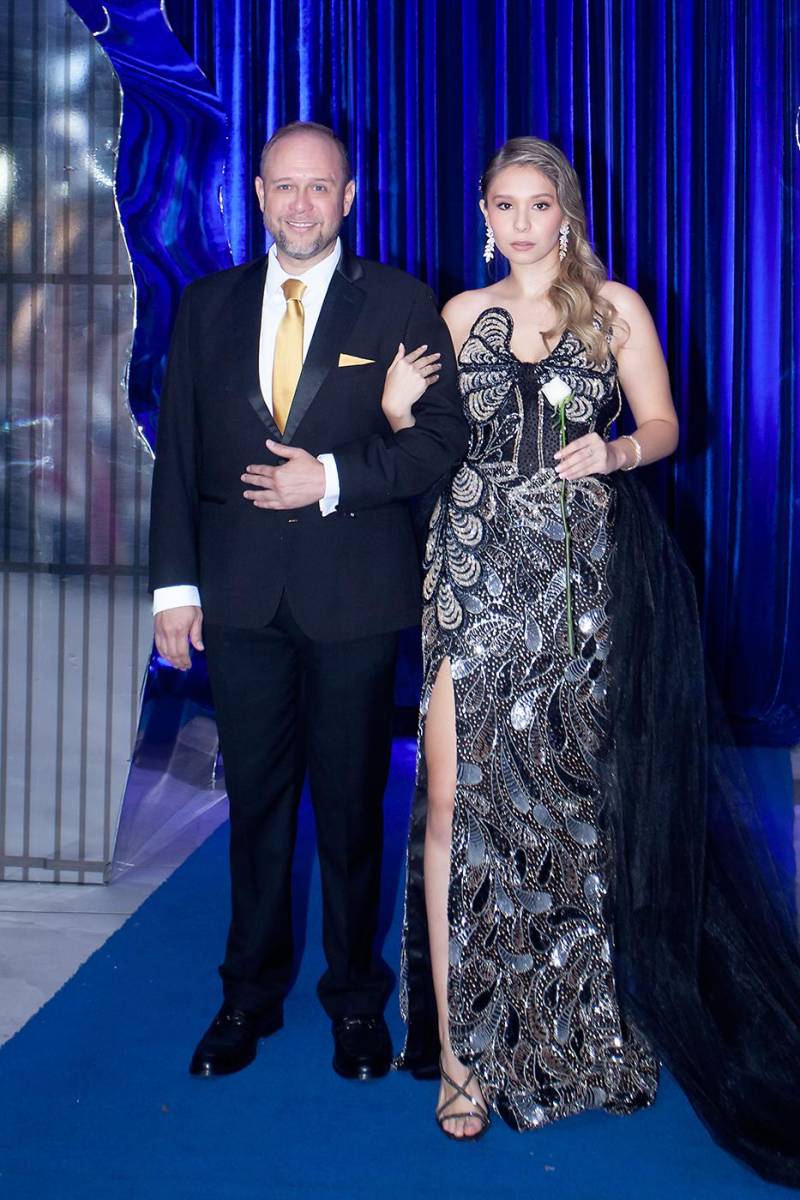 Camila Sofía Figueroa Rocas con su padre Fernando Figueroa.