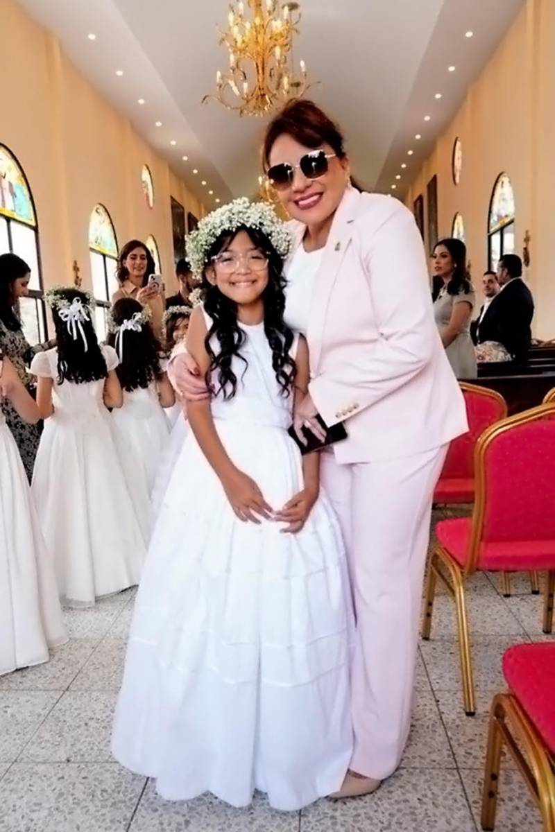 Raquelle Edith compartió su alegría con su abuela, la presidenta Xiomara Castro-Zelaya