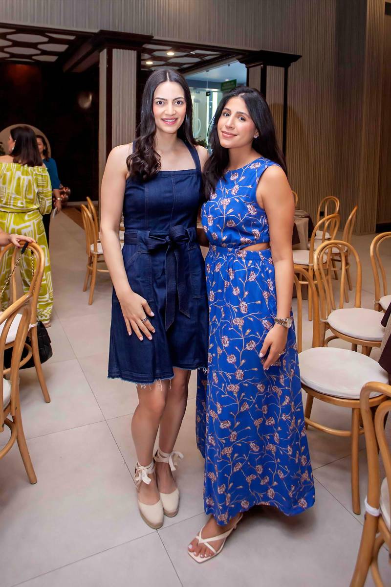 Andrea Zavala y Michelle Facussé.