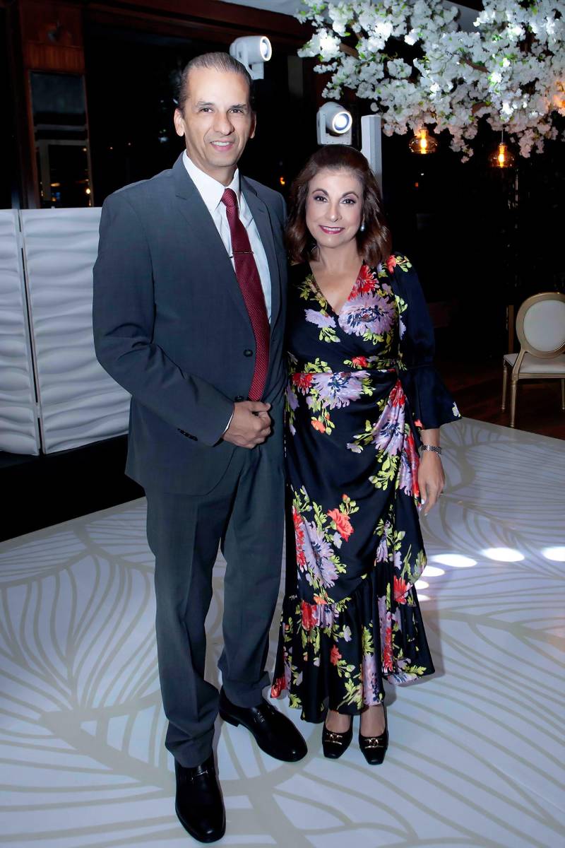 Víctor Castillo y Vivían Assaf.