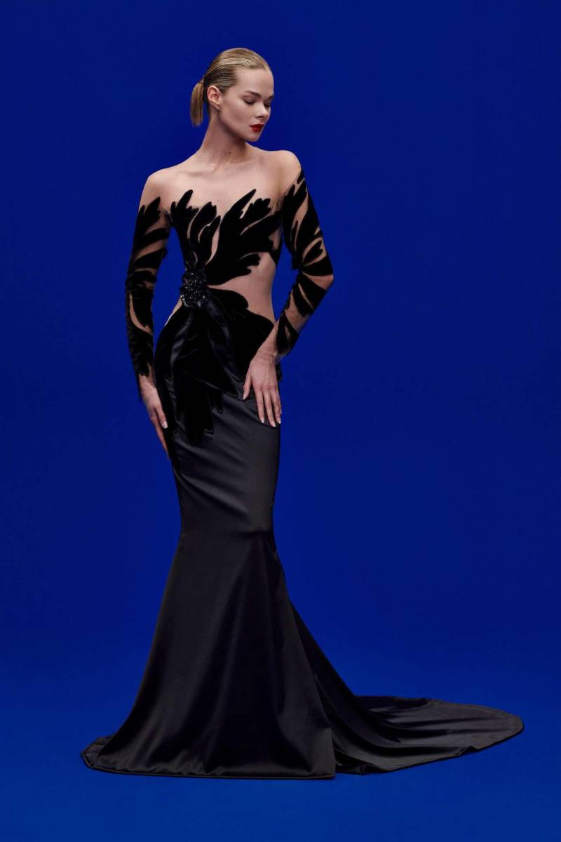  Las transparencias aparecen en <i>vestidos</i> llenos de detalles, con siluetas diferentes y se adapta muy bien