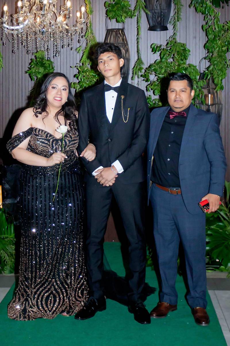 Gael Fabricio Fajardo Reyes con su madre: Gladys Yamileth Reyes y su padre Juan Didier Fajardo. 