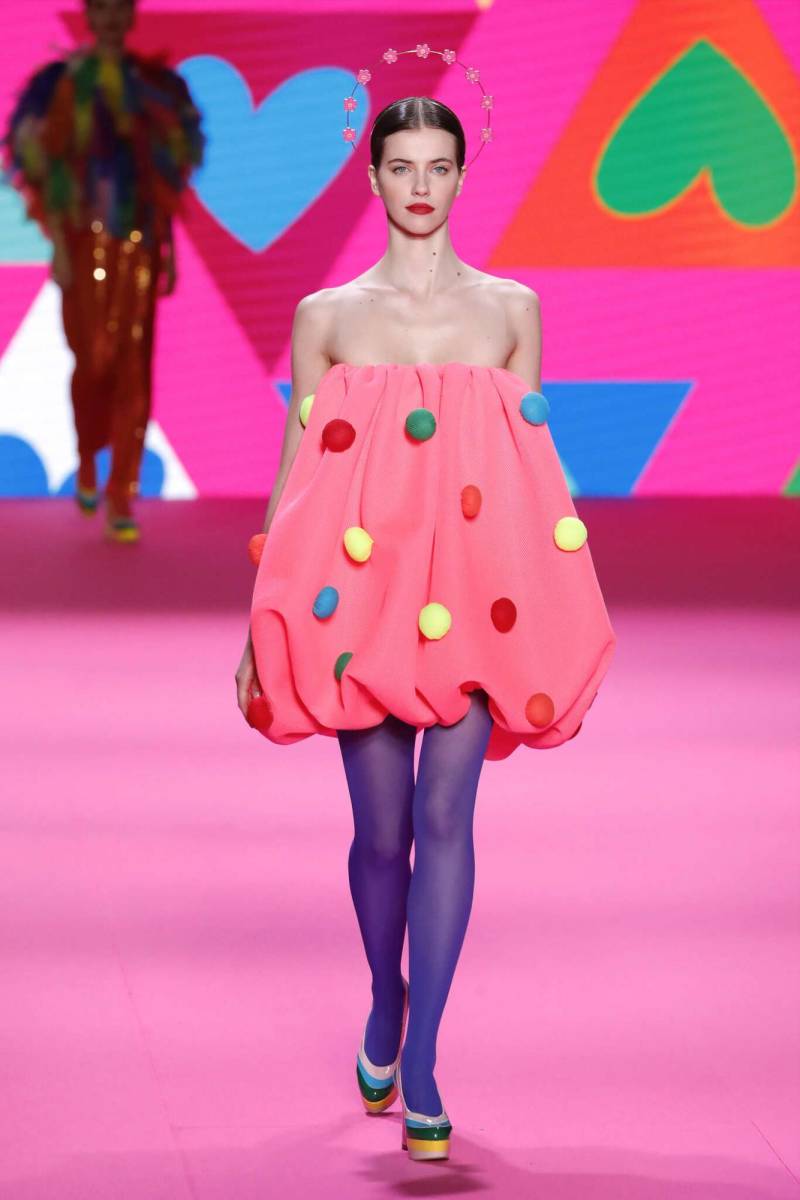 Los lunares protagonista de la colección de Agatha Ruiz de la Prada