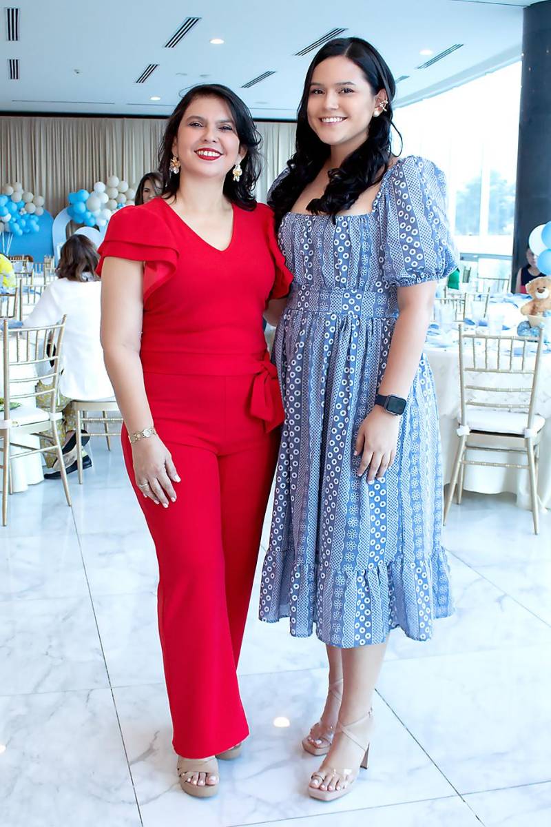 Natalia Mejía y su hija Natalia María Vallecillo.