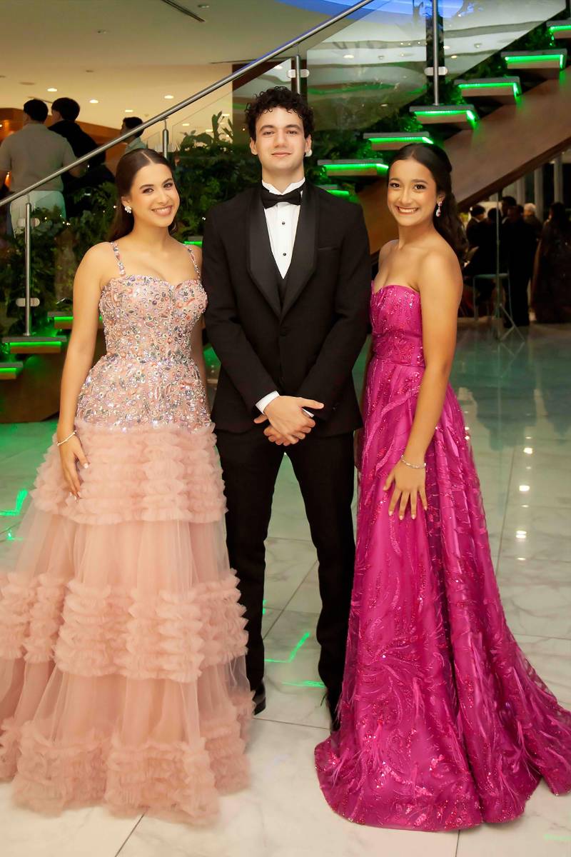 Natalie Romero con Daniel Hode y Ana Ferrera.