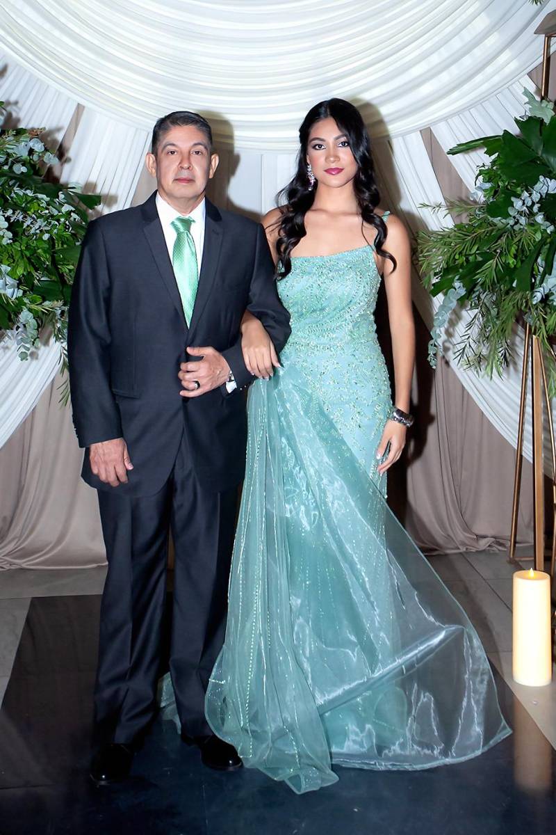  Mónica Geraldina Cwu Perdomo con su padre Ricardo Cwu