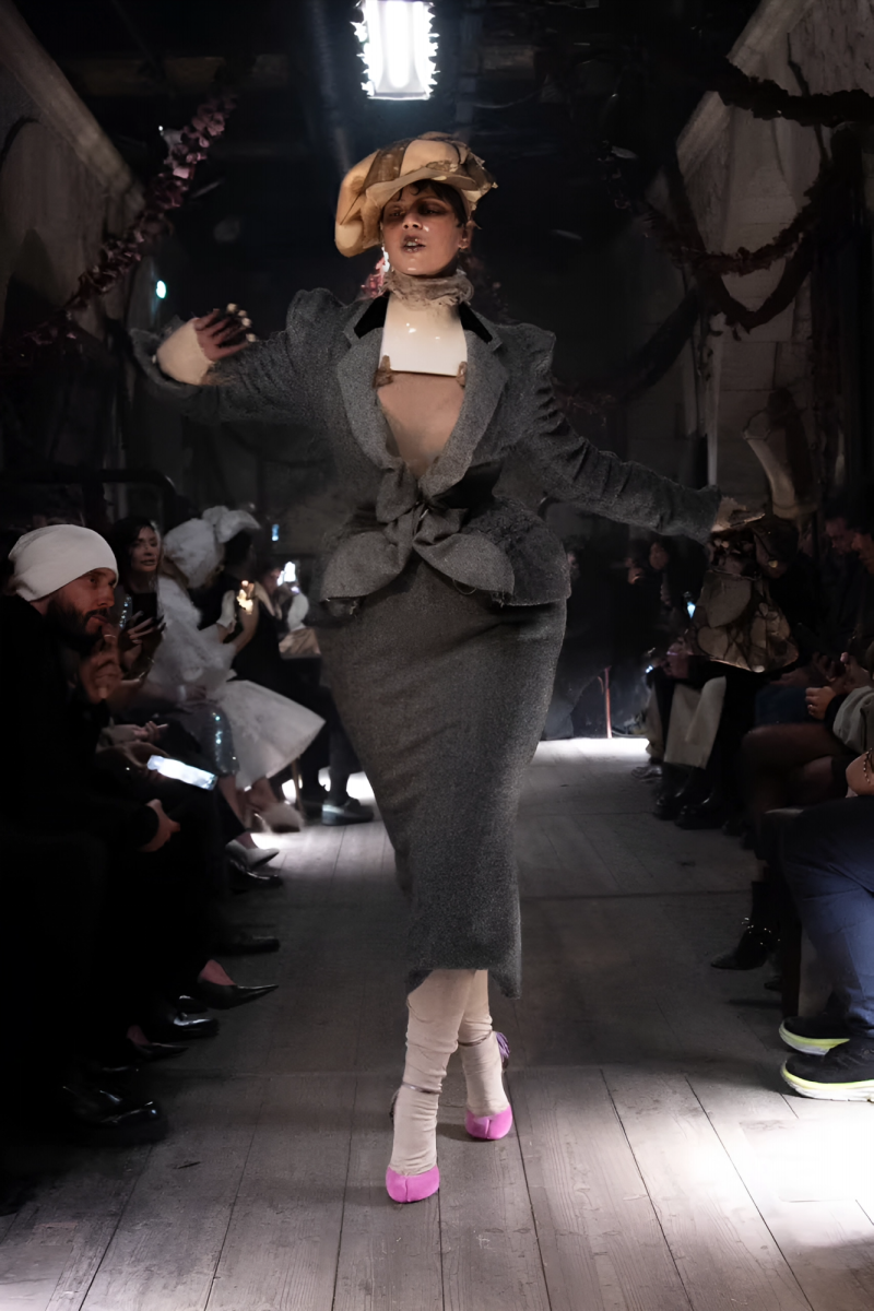 Trajes voluminosos hechos en lana.