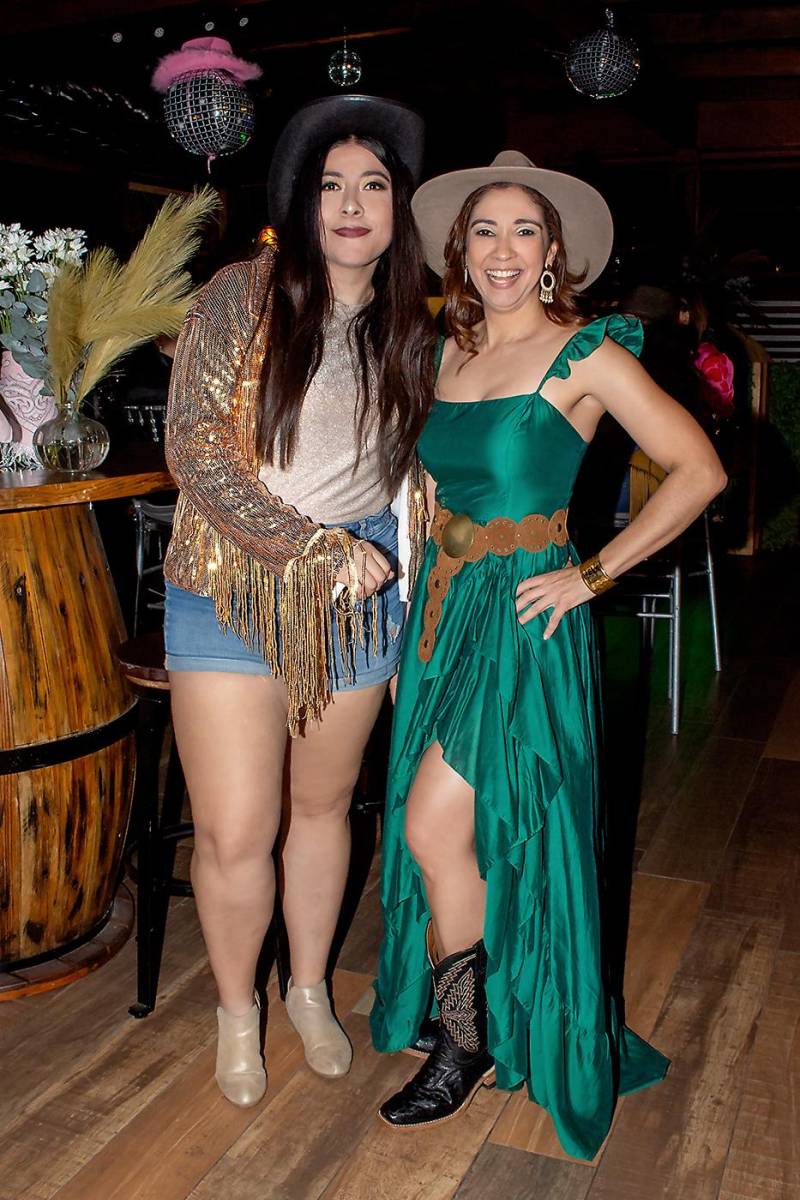 Wendy Díaz y Claudia Simón.