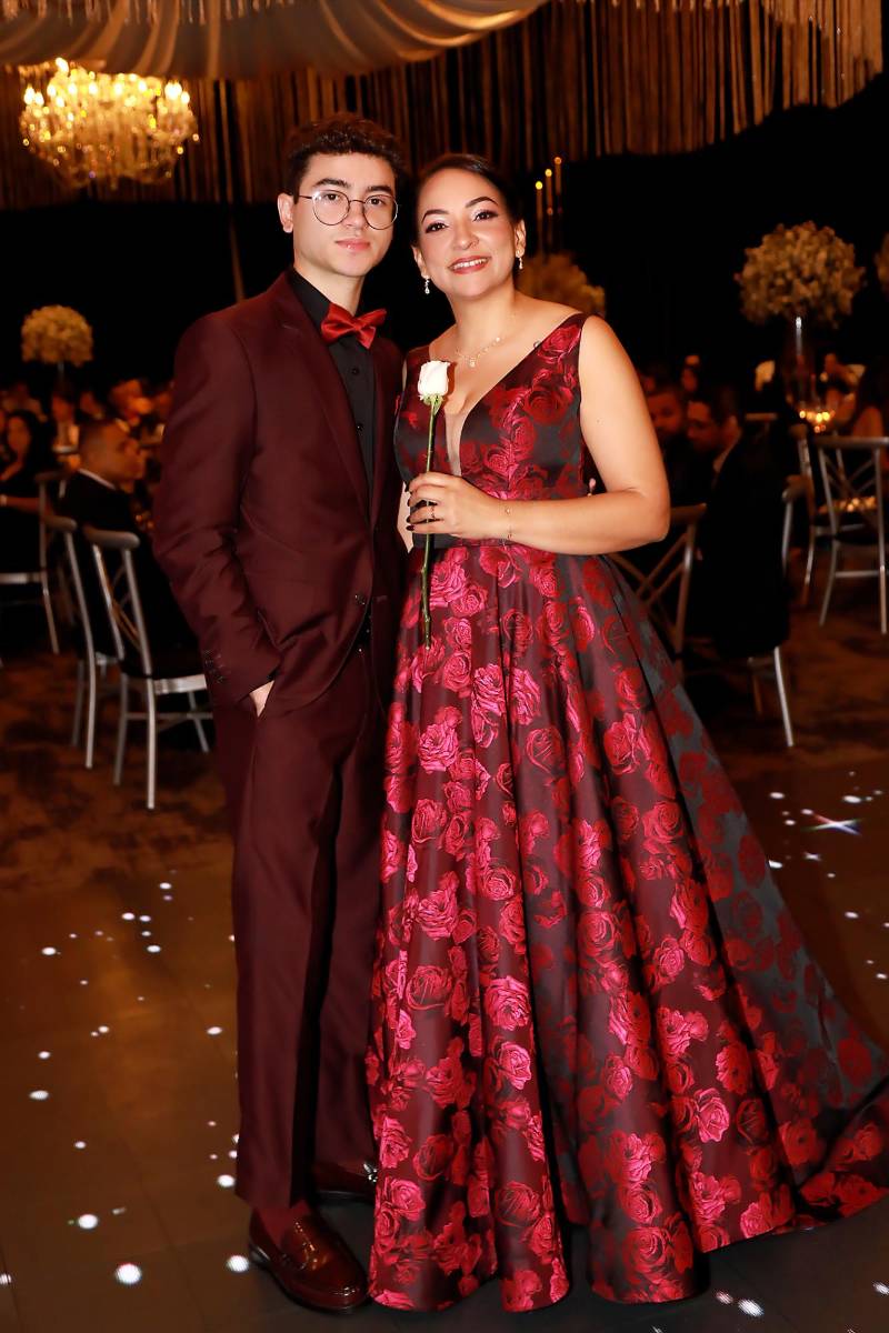 Josué Barahona y su madre Ana Riera. 