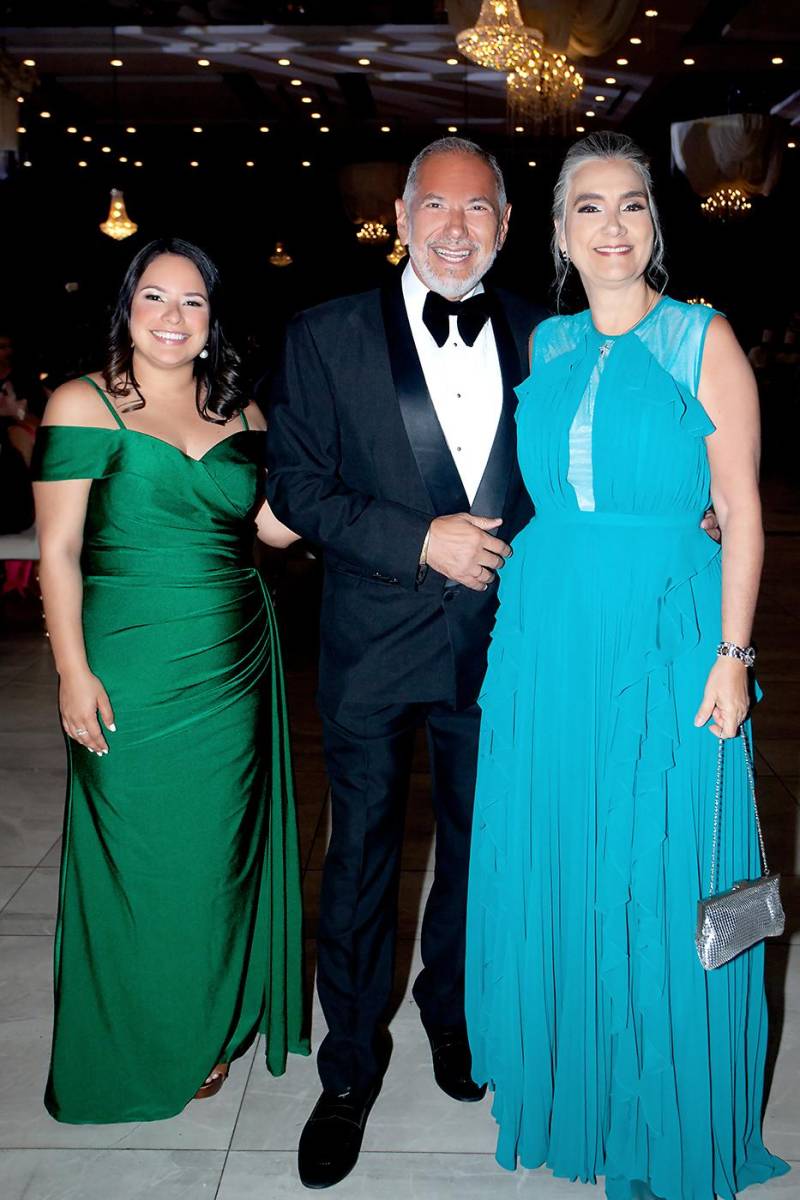 Ana María Muñoz con Ernesto e Ivonne Icaza