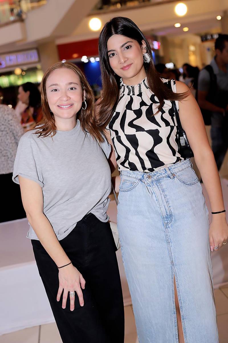 Renata Espinal y Rosangelica Castillo.
