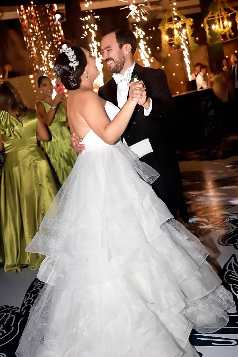 Los novios bailaron “Eres Tu” de Jafu