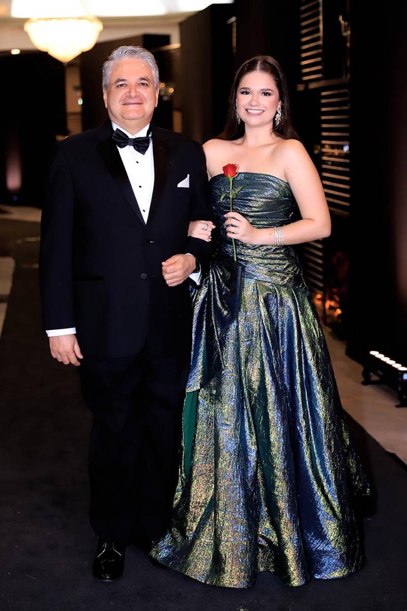 Desfile padres e hijos de la prom 2025 de DelCampo School