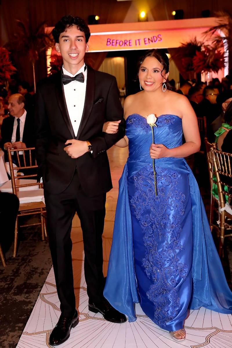 Andres Aguilar y su madre Gabriela de Aguilar. 