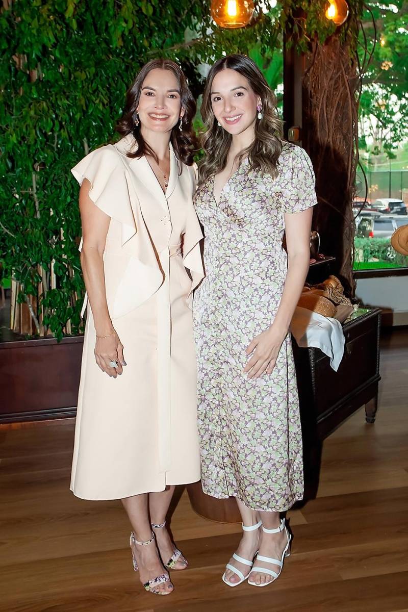 Sofía Vitanza y Sabina de Larach.
